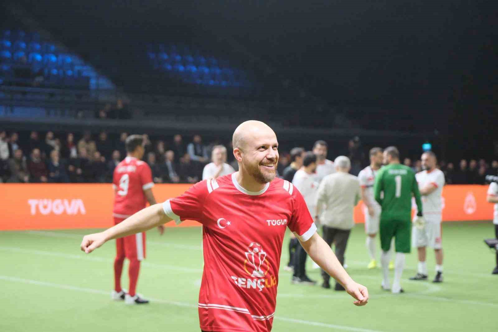 GençLig 2026 lansmanında ünlü isimlerin katılımıyla gösteri maçı düzenlendi
GençLig 2026 lansmanında ünlü isimlerin katılımıyla gösteri maçı düzenlendi