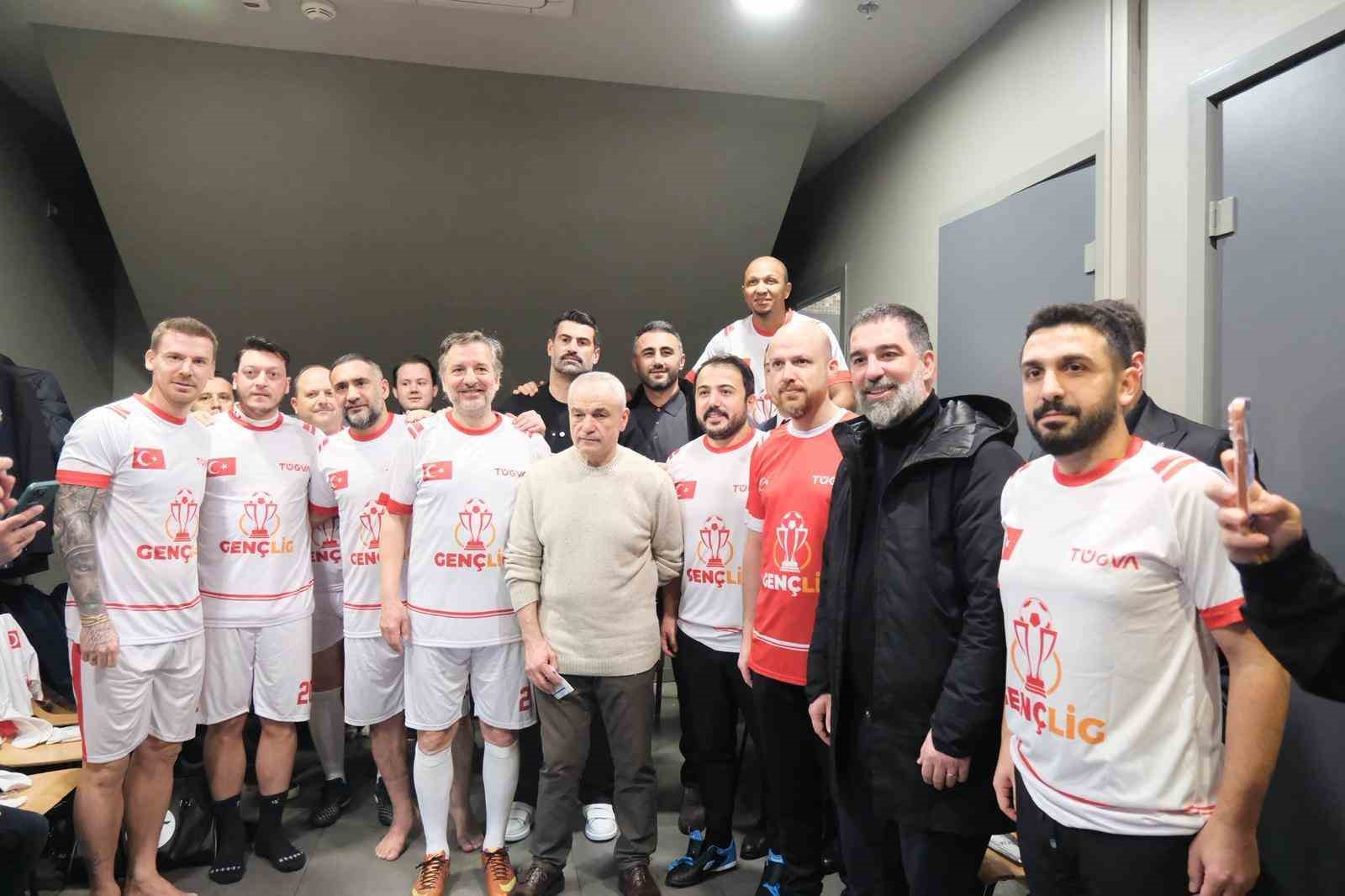 GençLig 2026 lansmanında ünlü isimlerin katılımıyla gösteri maçı düzenlendi
GençLig 2026 lansmanında ünlü isimlerin katılımıyla gösteri maçı düzenlendi