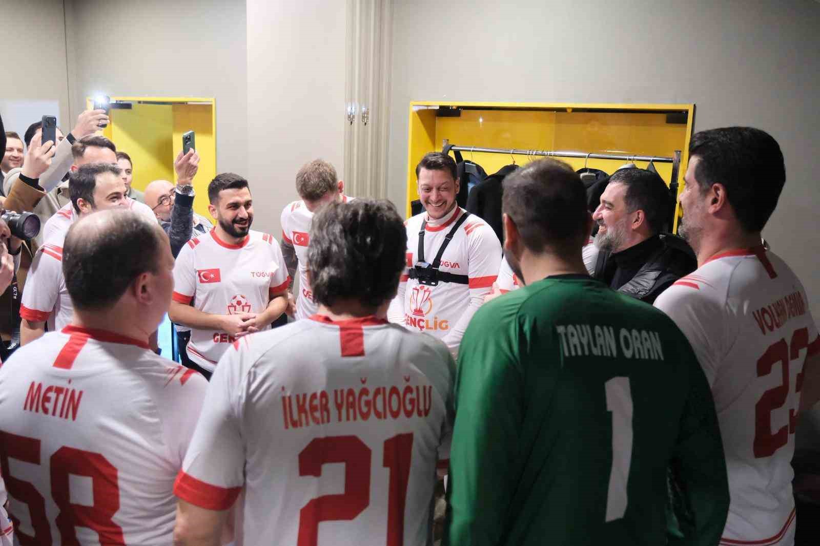 GençLig 2026 lansmanında ünlü isimlerin katılımıyla gösteri maçı düzenlendi
GençLig 2026 lansmanında ünlü isimlerin katılımıyla gösteri maçı düzenlendi