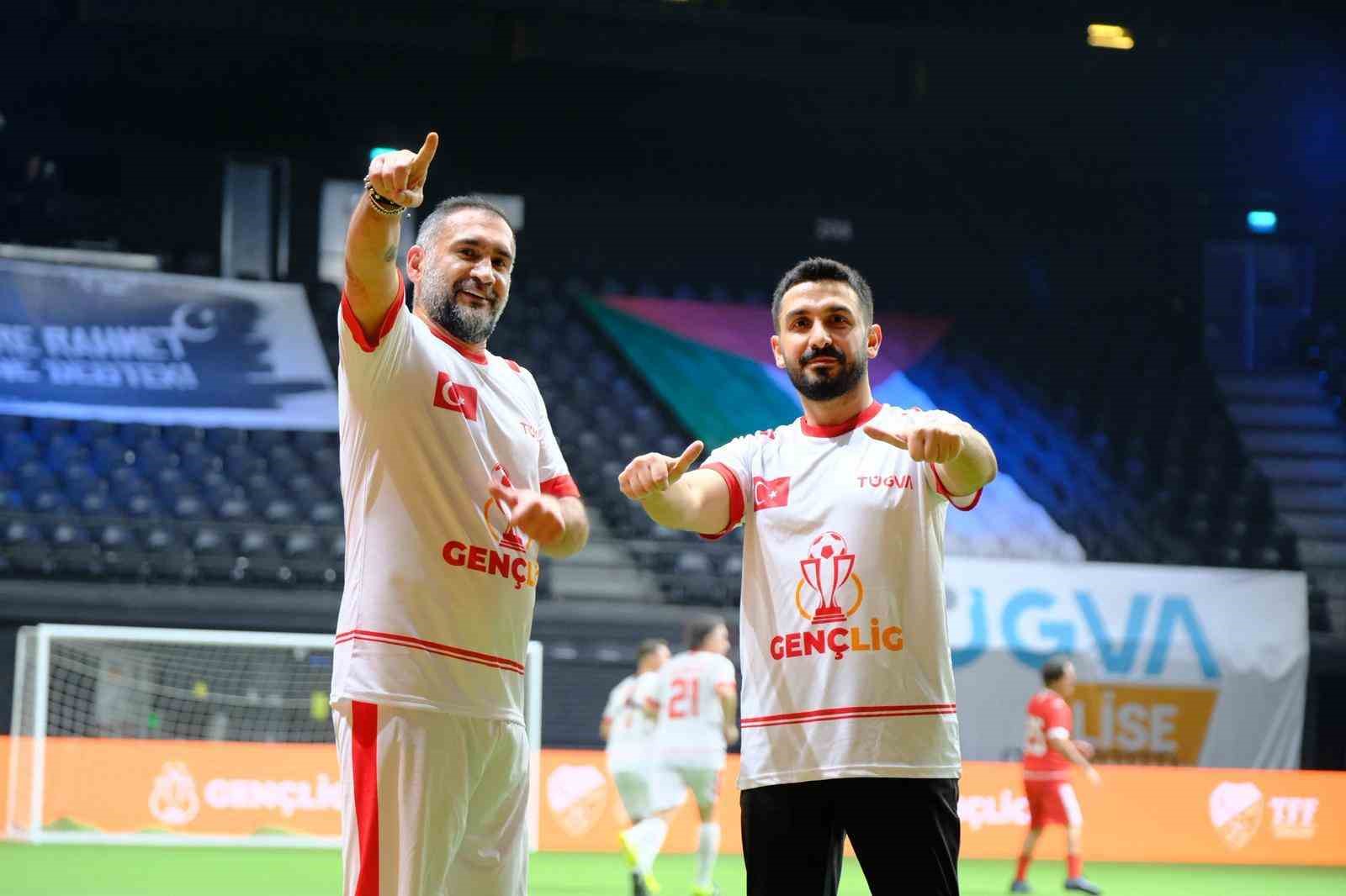 GençLig 2026 lansmanında ünlü isimlerin katılımıyla gösteri maçı düzenlendi
GençLig 2026 lansmanında ünlü isimlerin katılımıyla gösteri maçı düzenlendi