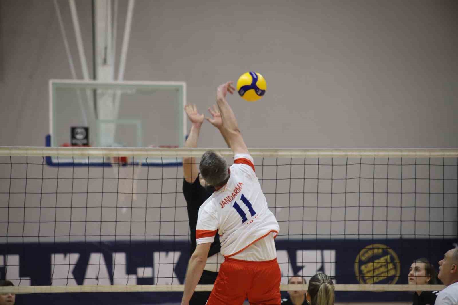 Gençlik Haftası kapsamında kurumlar arası voleybol turnuvası başladı
