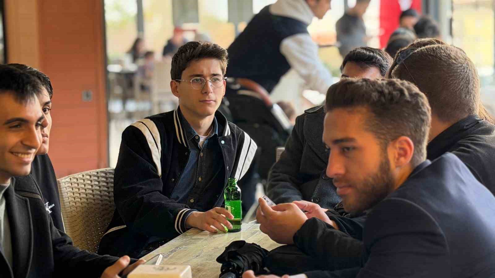 Gençlik Kafe gençlerin buluşma noktası oldu
