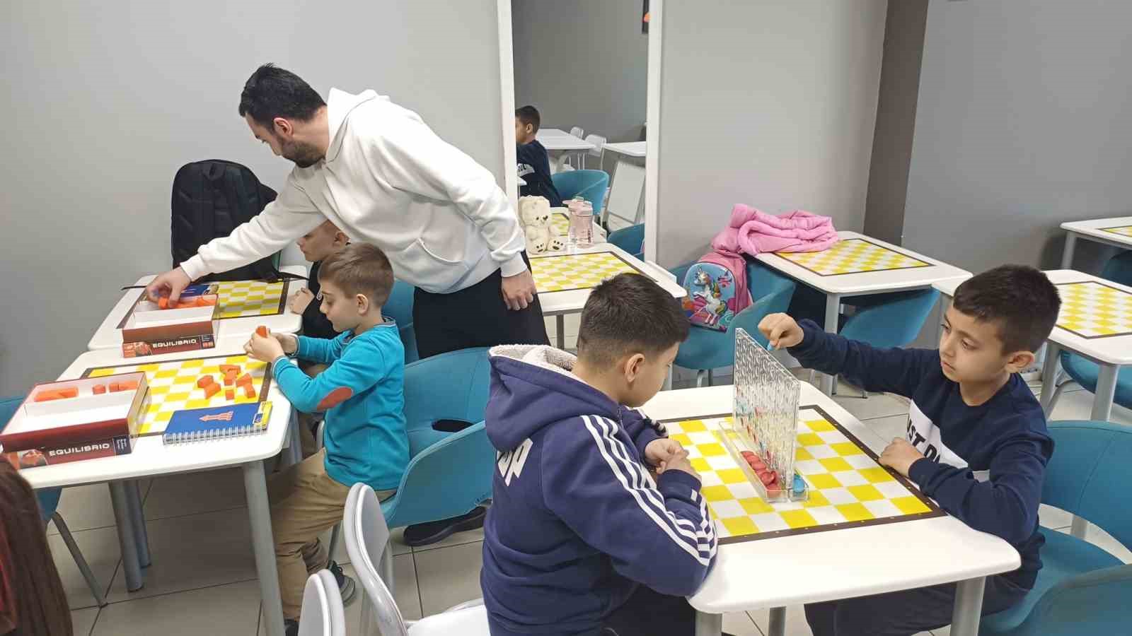 Gençlik merkezinde akıl ve zeka kursu ilgi görüyor
