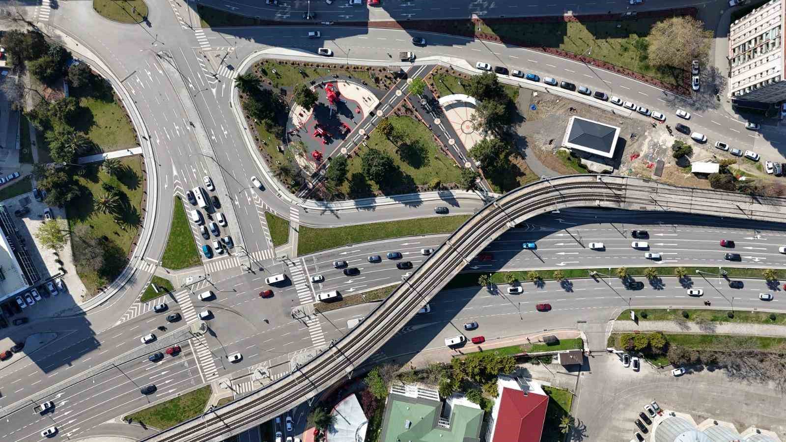 Gençlik Parkı yeni yüzüyle göz kamaştırıyor
Gençlik Parkı yeni yüzüyle göz kamaştırıyor