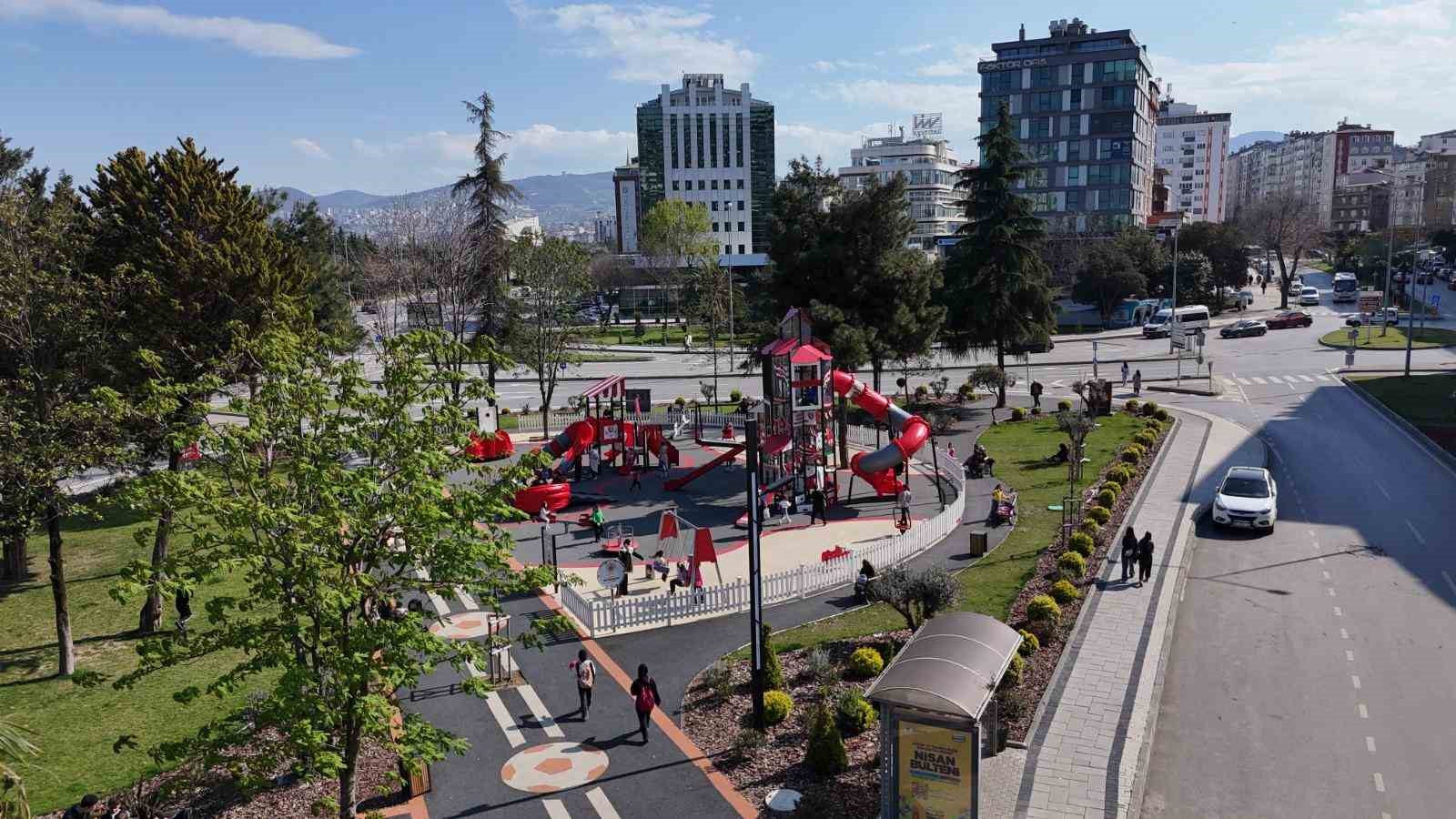 Gençlik Parkı yeni yüzüyle göz kamaştırıyor
Gençlik Parkı yeni yüzüyle göz kamaştırıyor