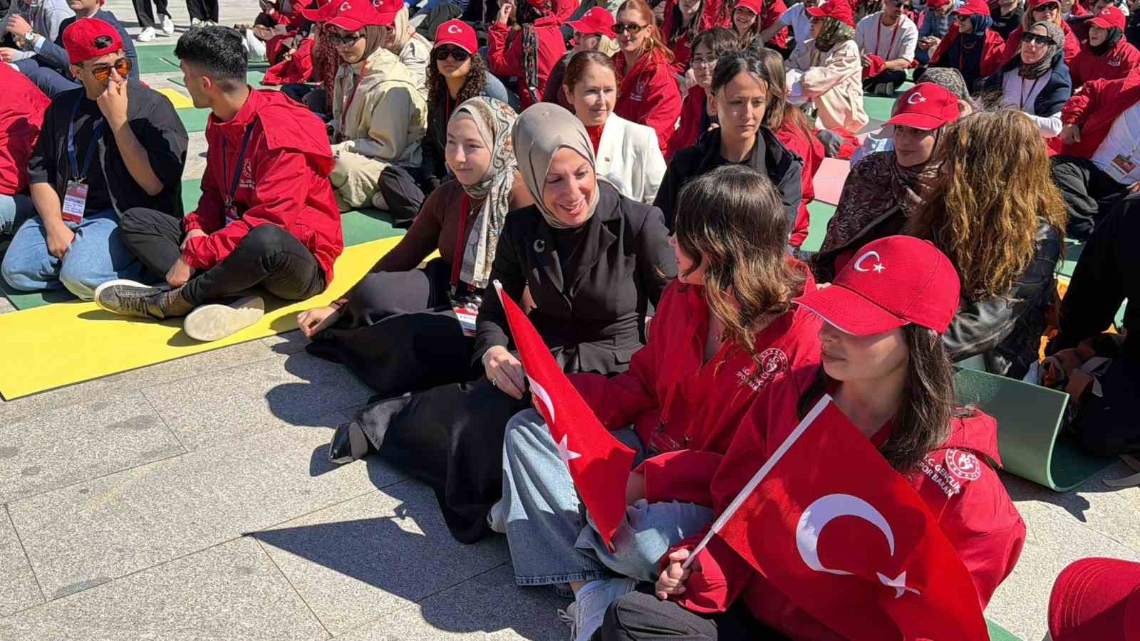 Gençlik ve Spor Bakan Yardımcısı Gürsoy: "Biz o ruhu diri tuttuğumuz sürece ne bayrak iner ne bu millet geri adım atar"
