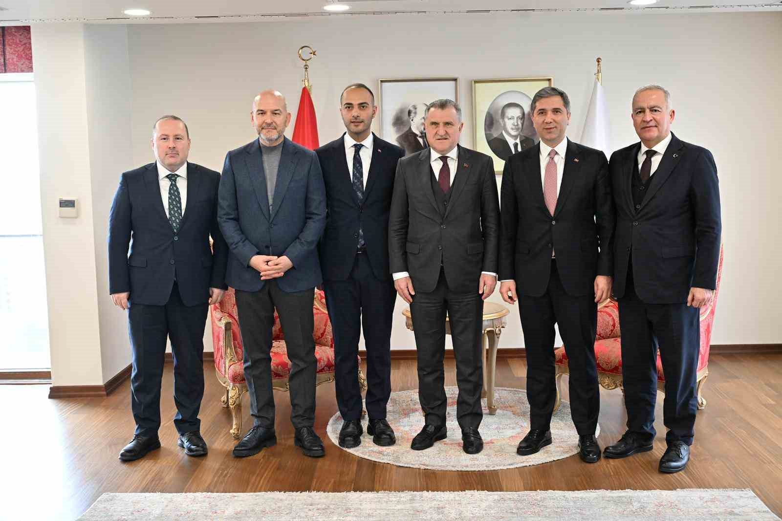 Gençlik ve Spor Bakanı Bak, Gaziosmanpaşa’da spor yatırımlarını yerinde inceledi
