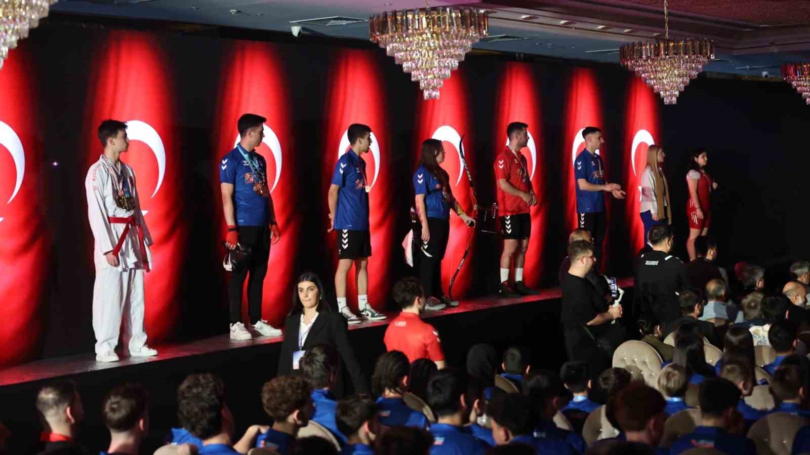 Gençlik ve Spor Bakanı Bak: "Türkiye her haliyle spor ülkesi olma yolunda hızlıca ilerliyor"
