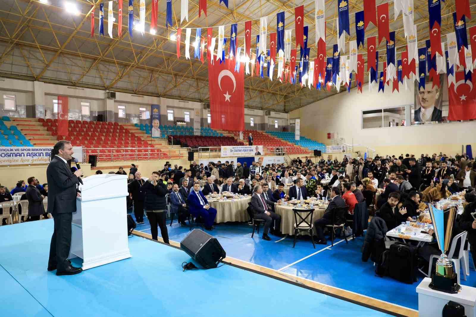 Gençlik ve Spor Bakanı Bak’tan Sultanbeylili gençlere müjde
