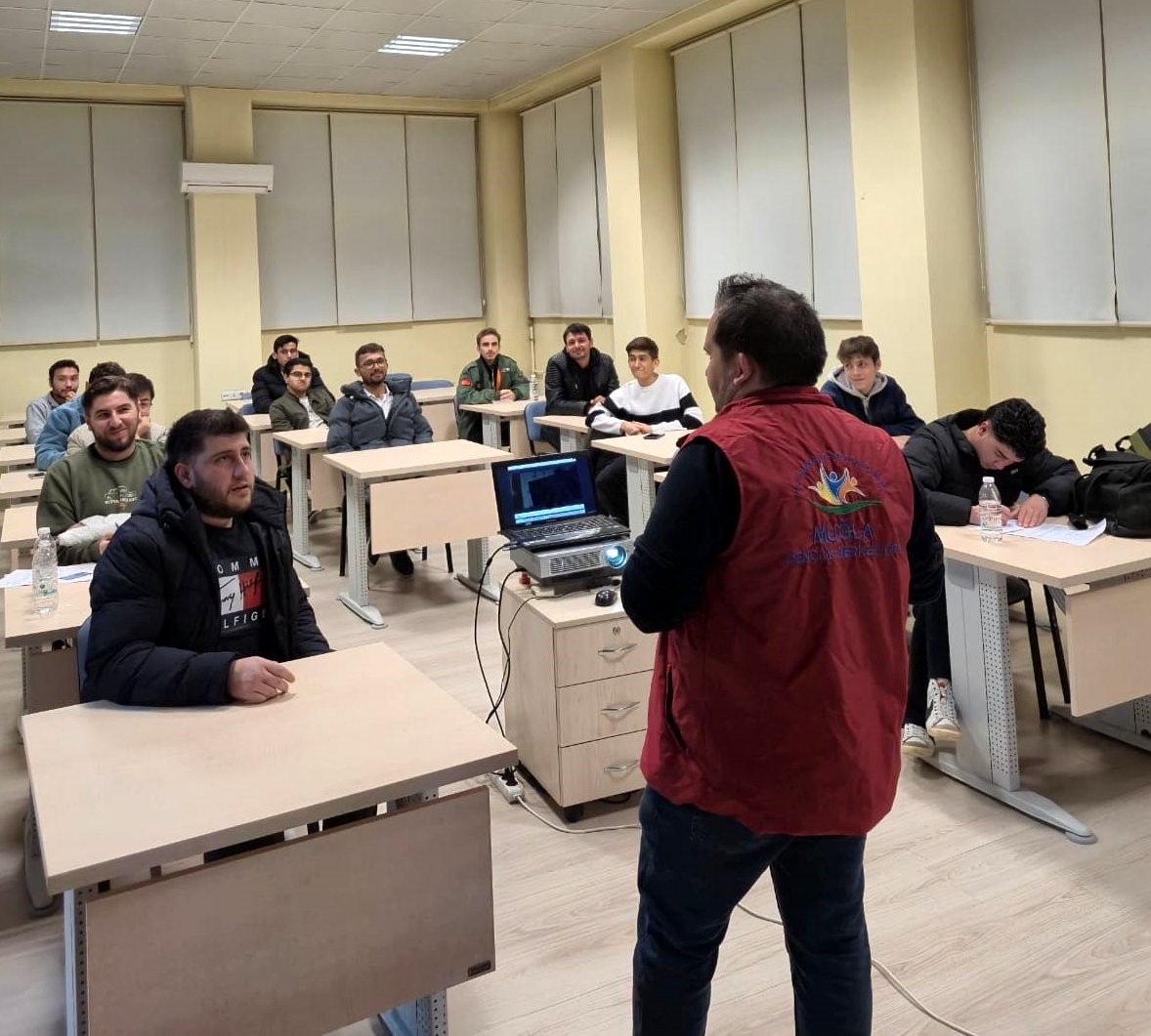 Gençlik ve Spor Bakanlığı’nın gençlik projeleri Menteşe’de öğrencilere anlatıldı
