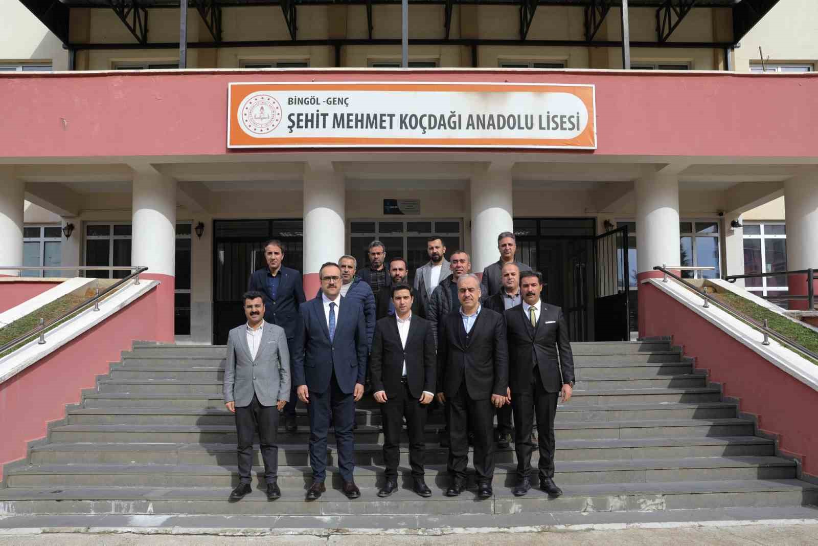 Genç’te öğrenciler için modern ve donanımlı kütüphane hizmete açıldı
Genç’te öğrenciler için modern ve donanımlı kütüphane hizmete açıldı