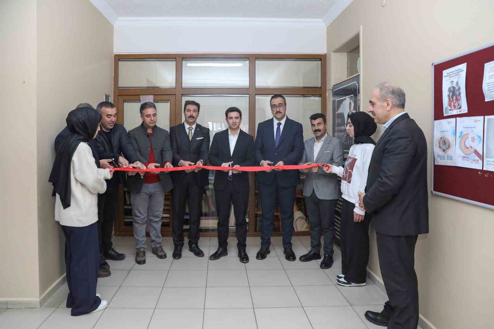 Genç’te öğrenciler için modern ve donanımlı kütüphane hizmete açıldı
Genç’te öğrenciler için modern ve donanımlı kütüphane hizmete açıldı