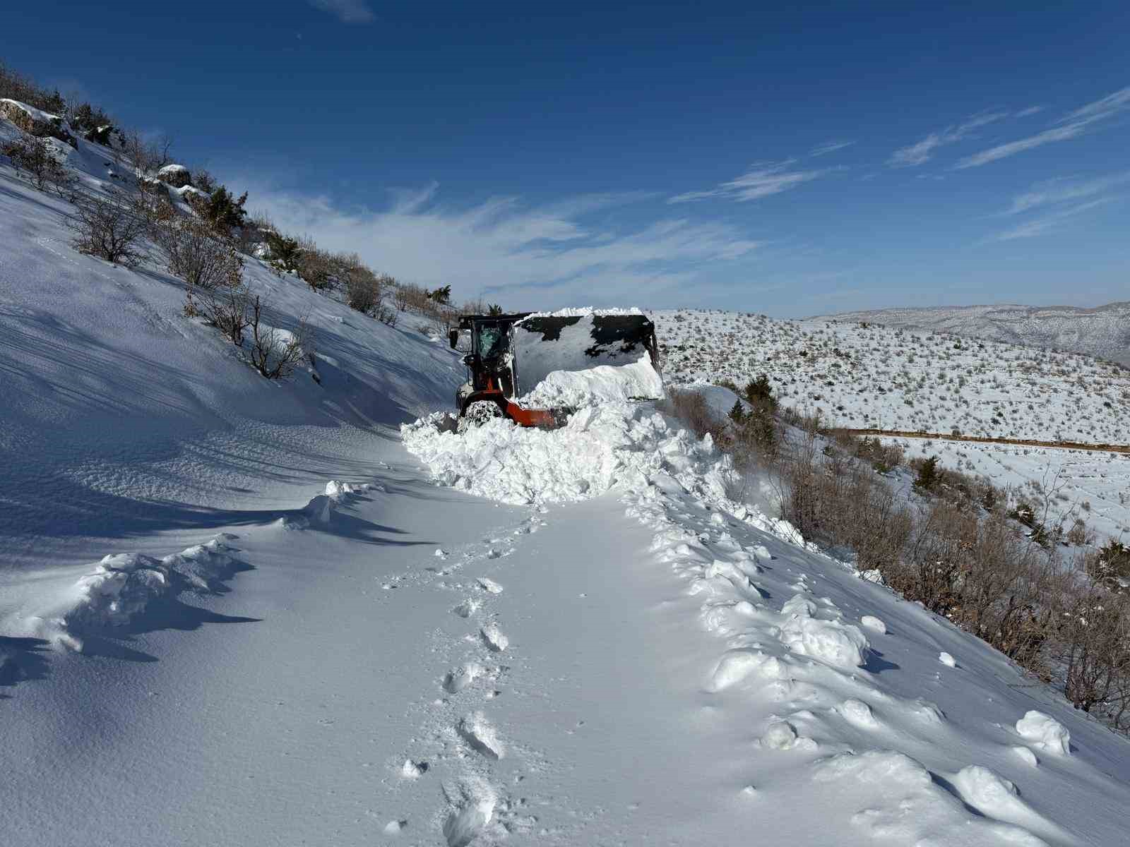 Gercüş’te 58 köy yolu ulaşıma açıldı
