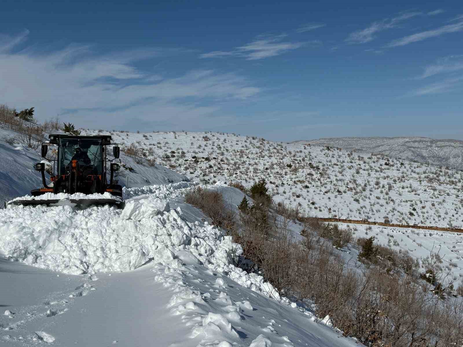 Gercüş’te 58 köy yolu ulaşıma açıldı
