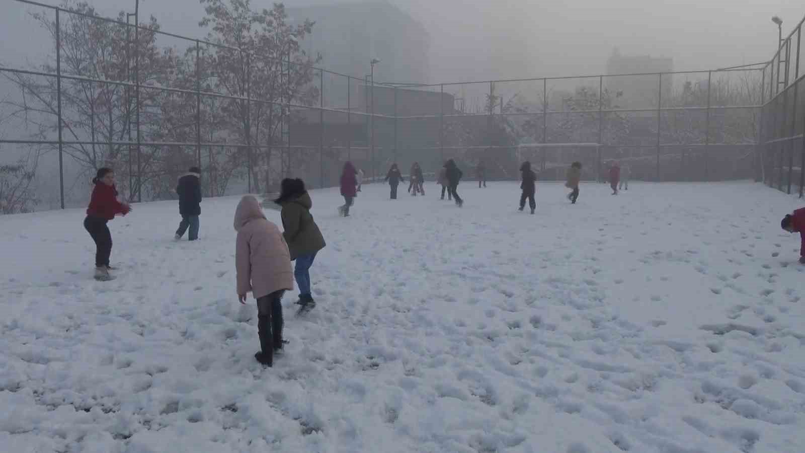 Gercüş’te eğitime 1 gün ara verildi
