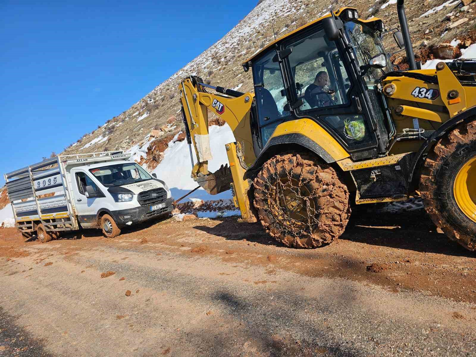 Gercüş’te göçerlerin imdadına Özel İdare yetişti
