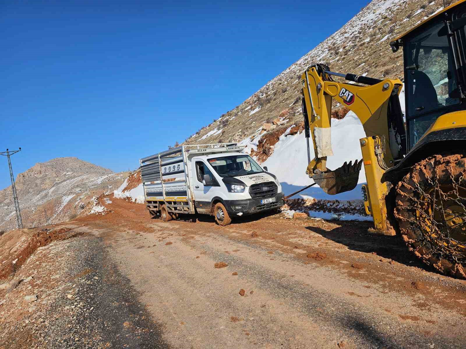 Gercüş’te göçerlerin imdadına Özel İdare yetişti
