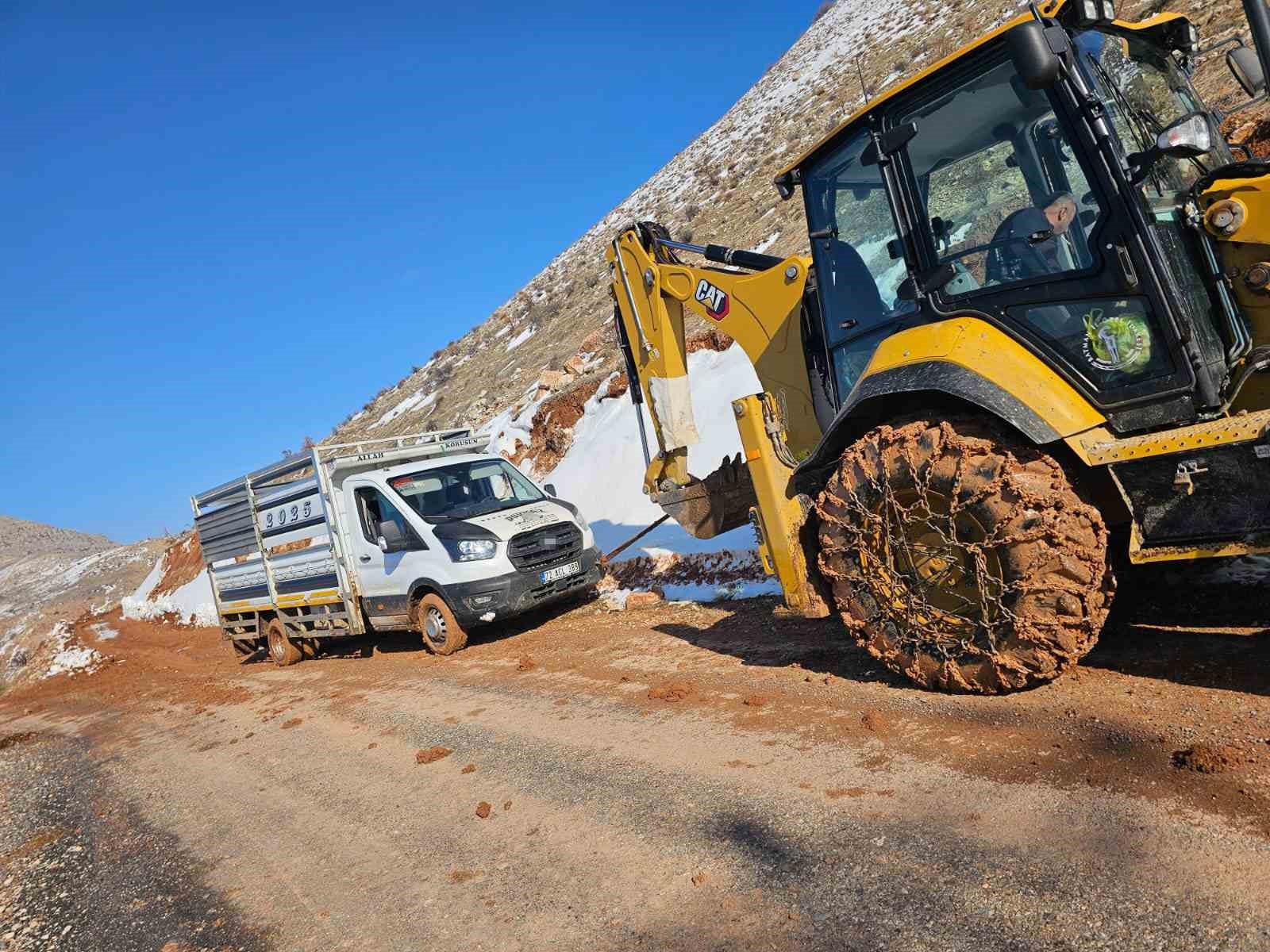 Gercüş’te göçerlerin imdadına Özel İdare yetişti
