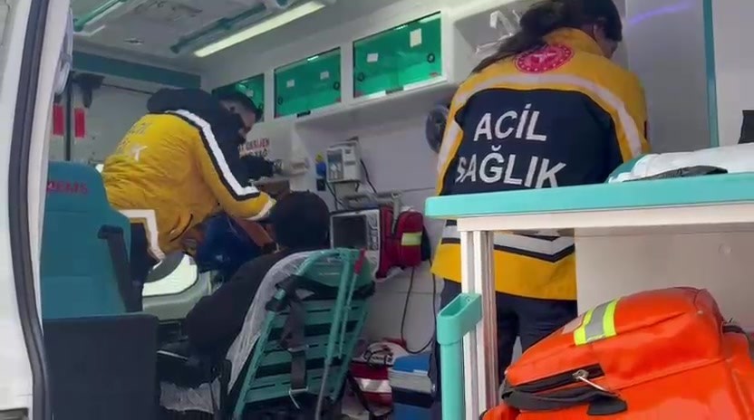 Gercüş’te hasta vatandaş, ambulans ve mahsur kalan araçlar kurtarıldı
