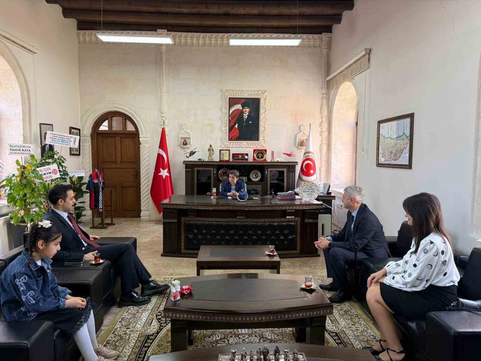 Gercüş’te kaymakamlık makamı geleceğin teminatı çocuklara emanet
