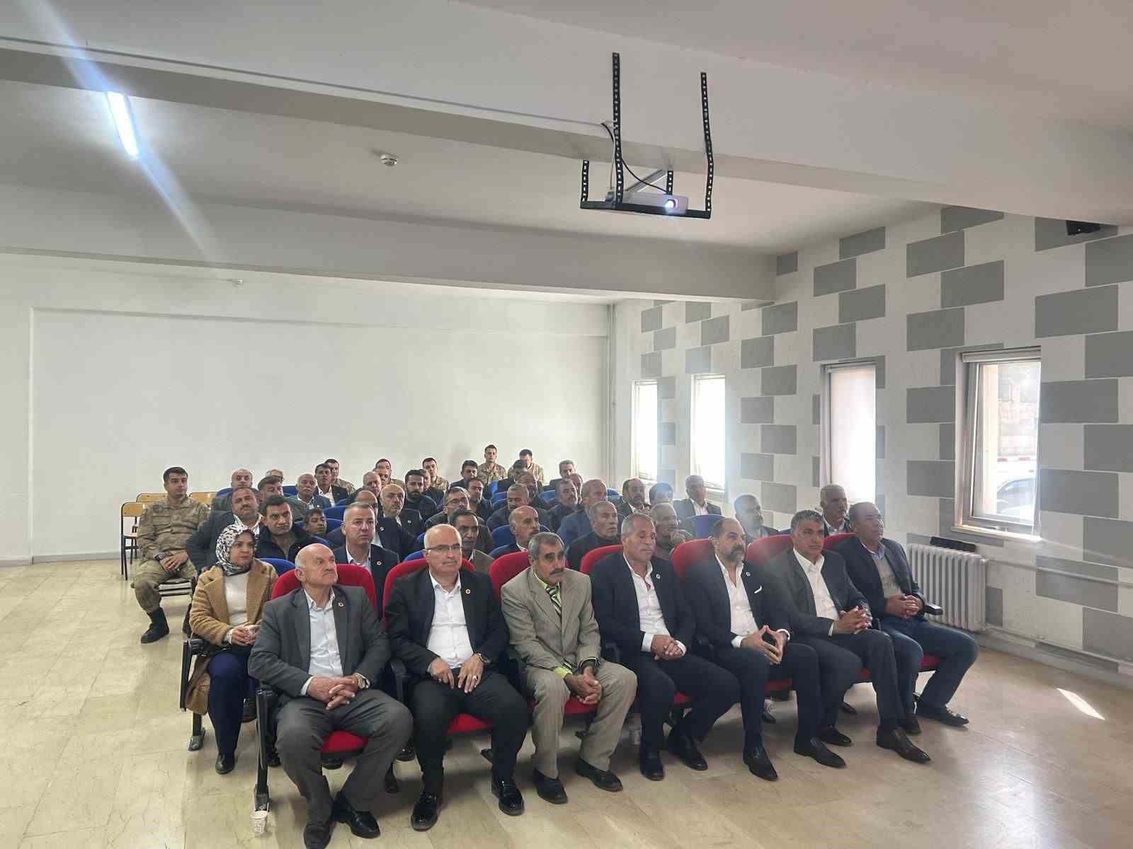 Gercüş’te muhtarlara kapsamlı bilgilendirme eğitimi
