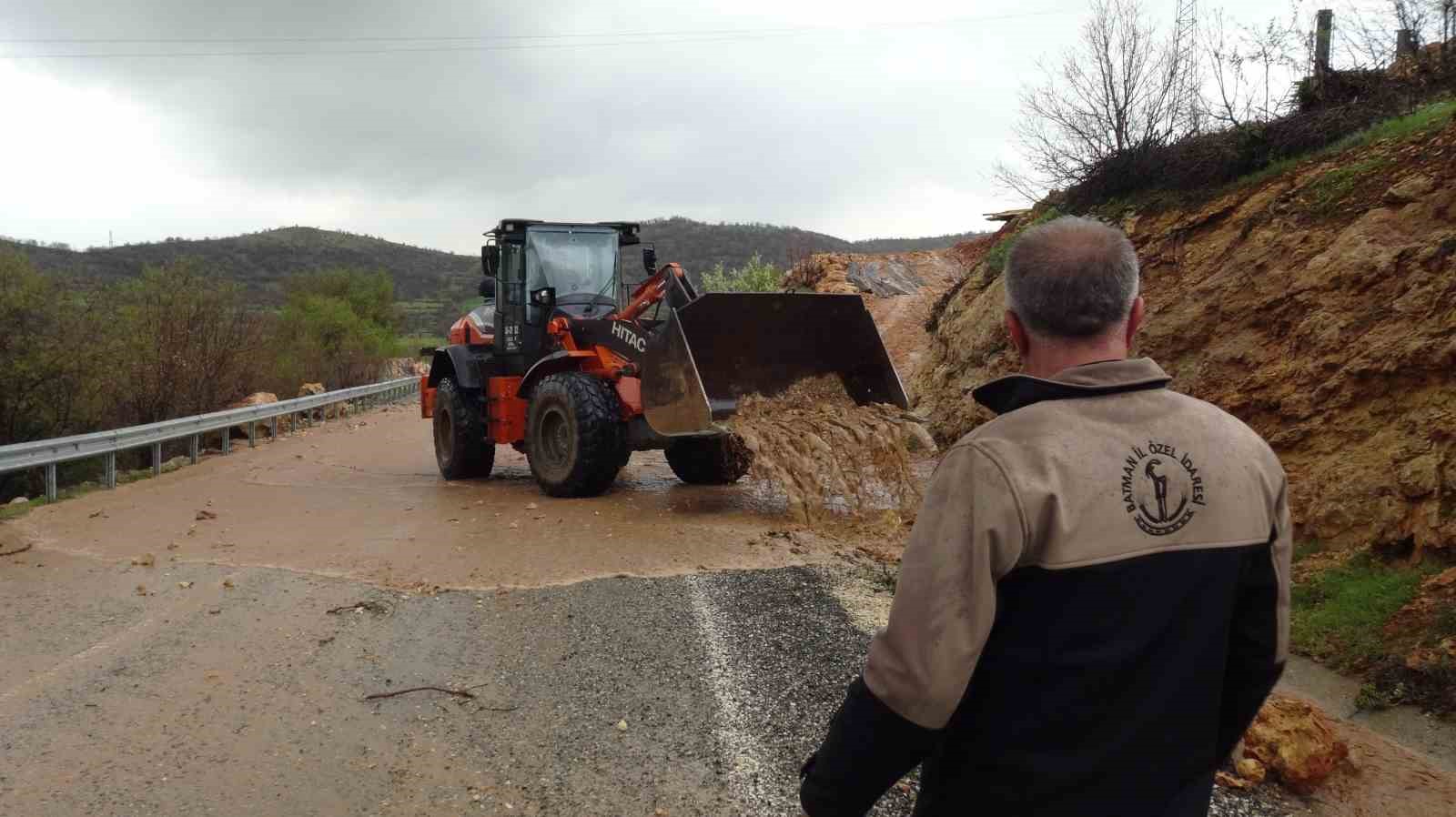 Gercüş’te sağanak yağış sel getirdi

