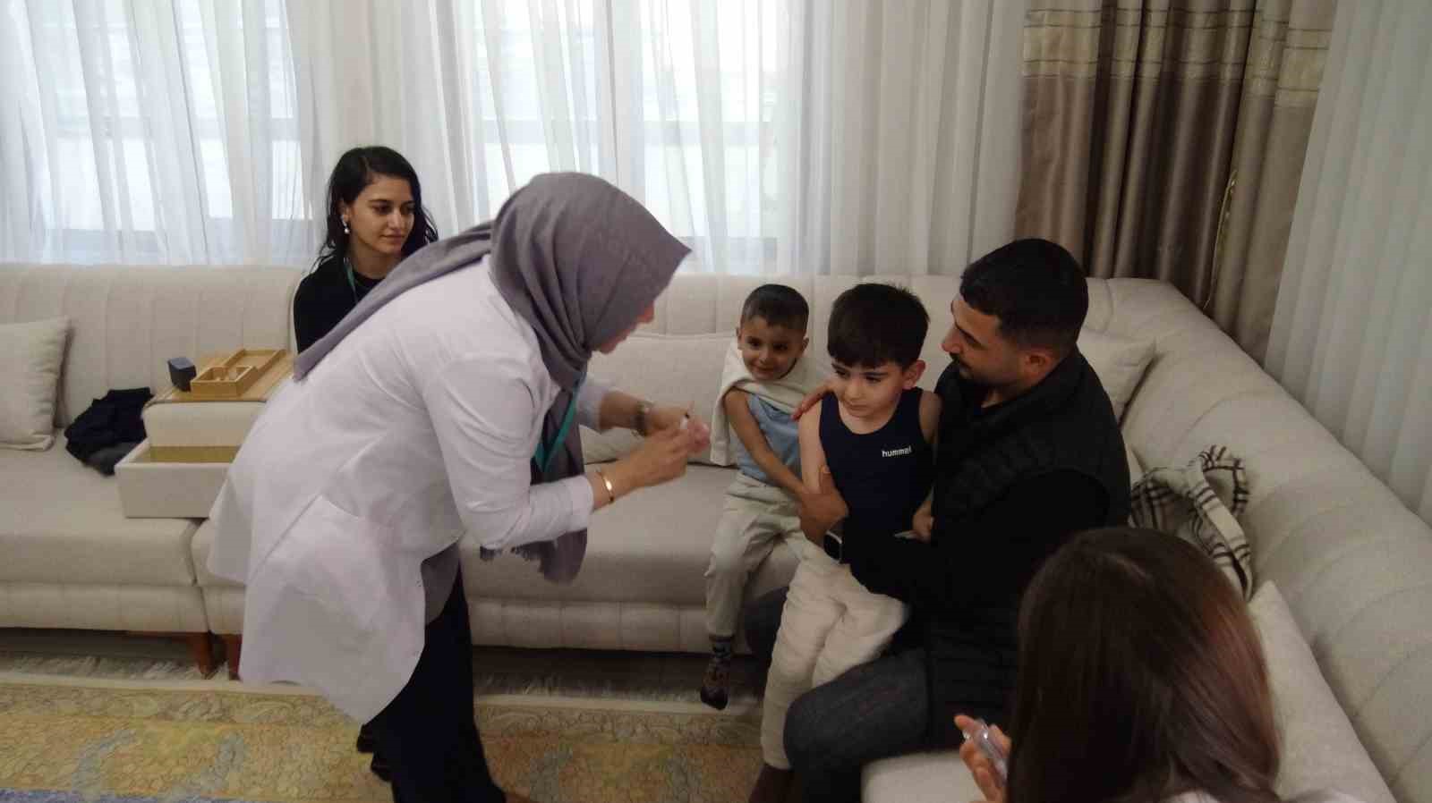 Gercüş’te sağlık ekiplerinden köy köy "aşı" seferberliği
