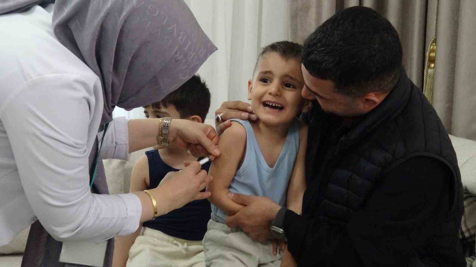 Gercüş’te sağlık ekiplerinden köy köy "aşı" seferberliği
