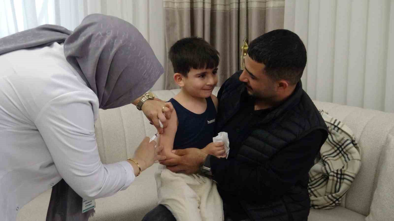 Gercüş’te sağlık ekiplerinden köy köy "aşı" seferberliği
