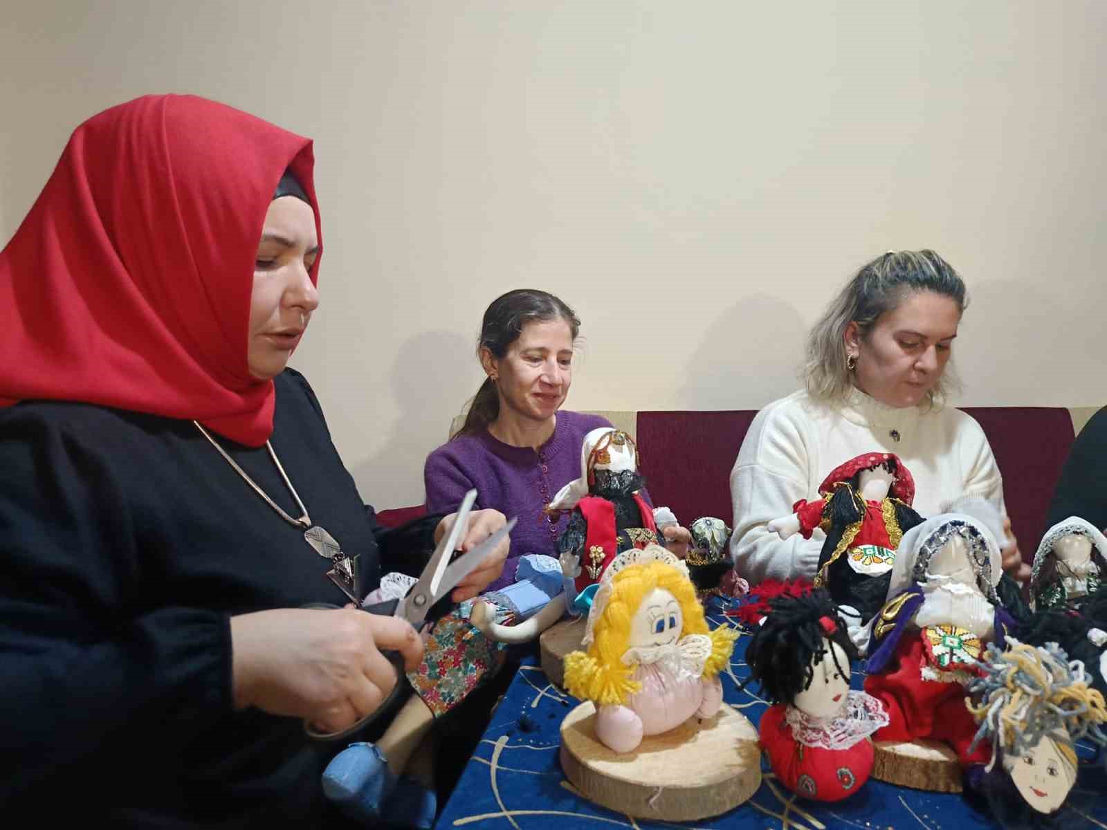 Geri dönüşümden sanata uzanan yolculuk: Bez bebekler yeniden hayat buldu
