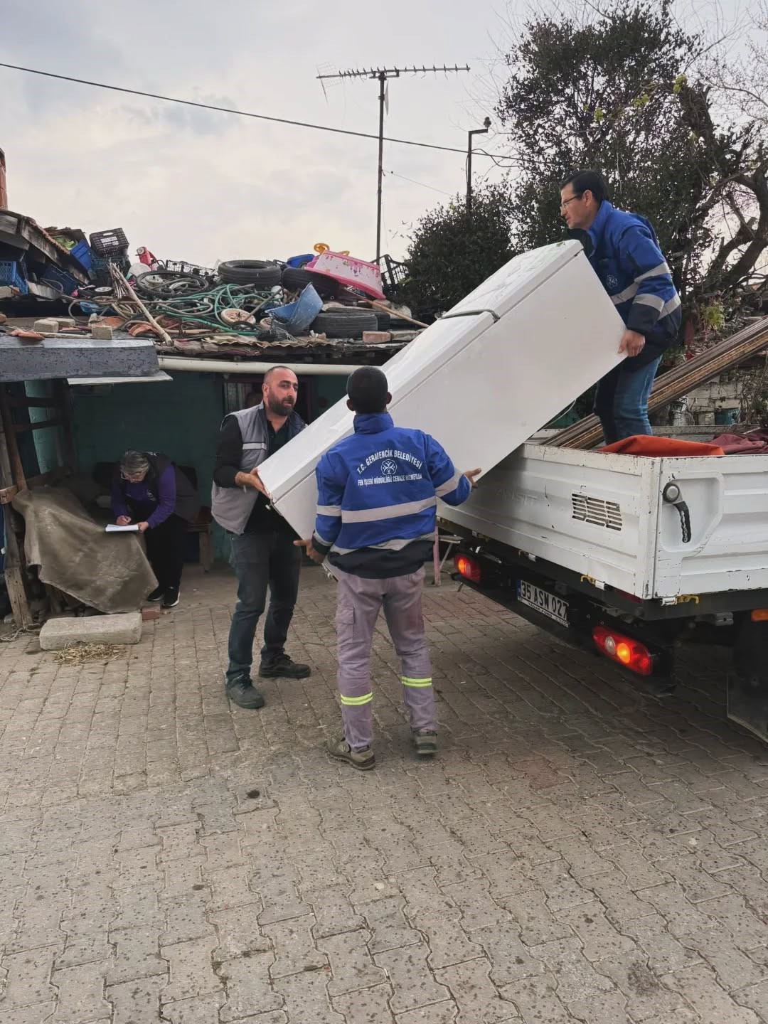 Germencik Belediyesi’nin ihtiyaç sahiplerine eşya desteği sürüyor
