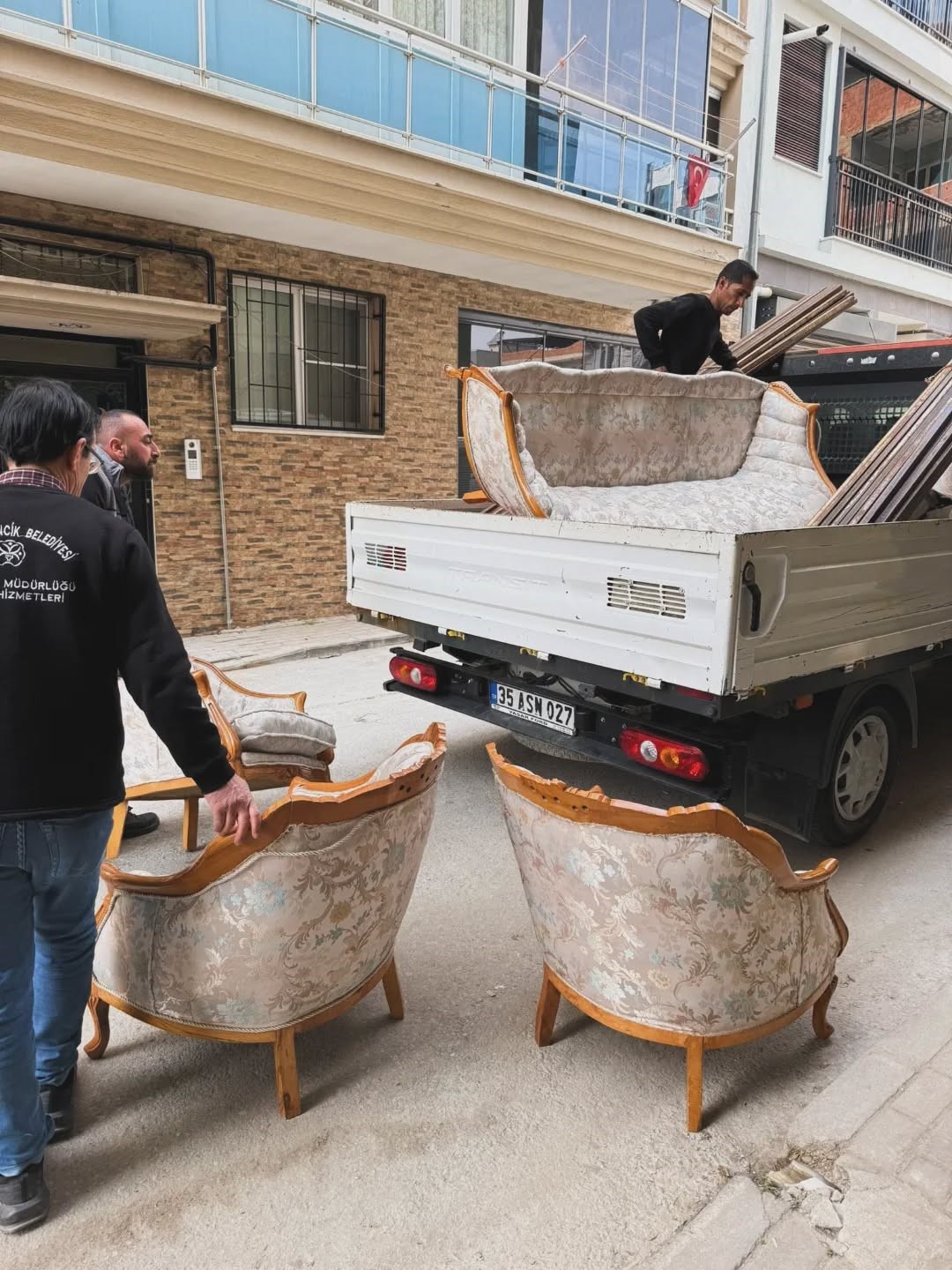 Germencik Belediyesi’nin ihtiyaç sahiplerine eşya desteği sürüyor
