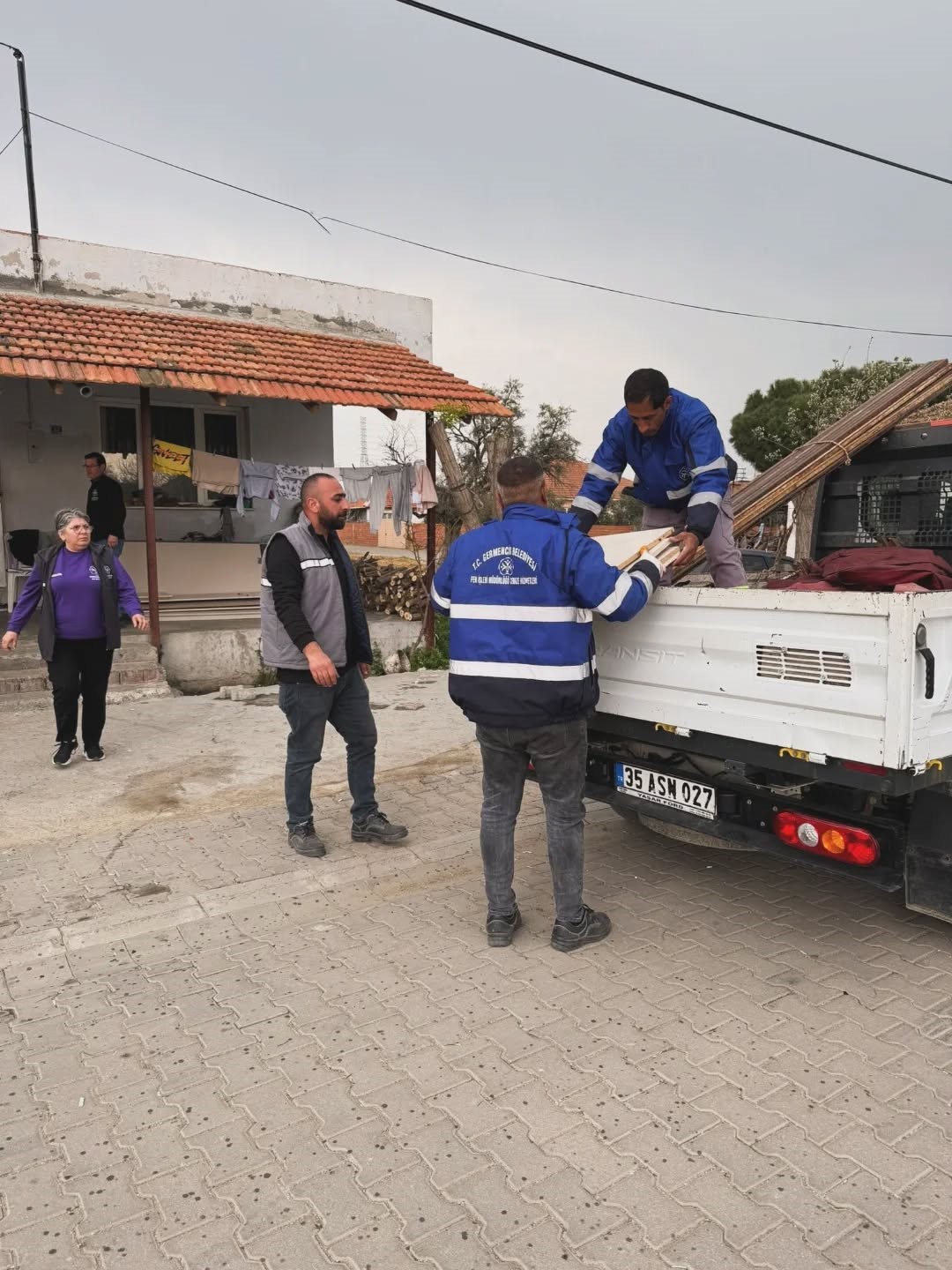 Germencik Belediyesi’nin ihtiyaç sahiplerine eşya desteği sürüyor
