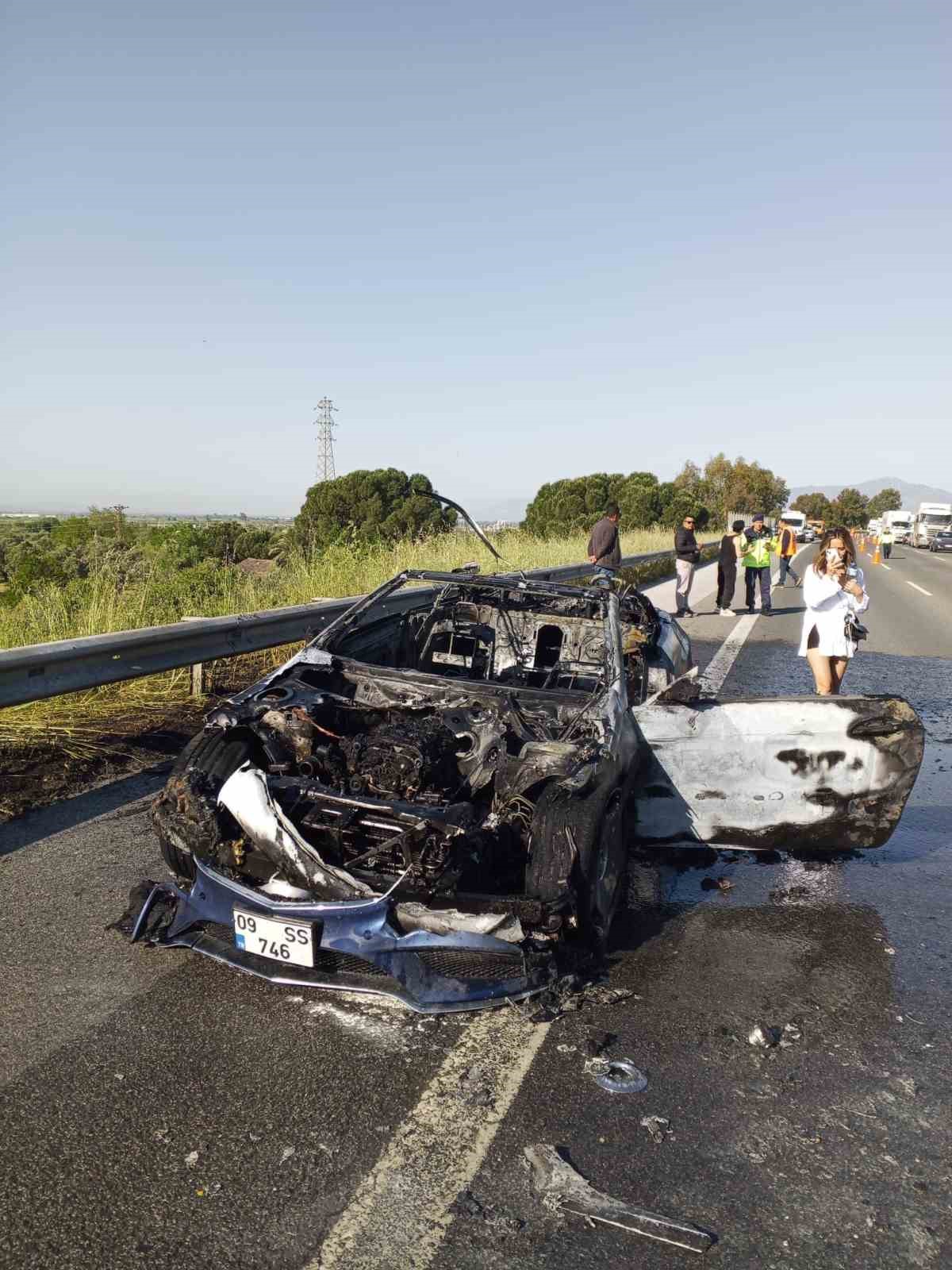 Germencik’te araç küle döndü
