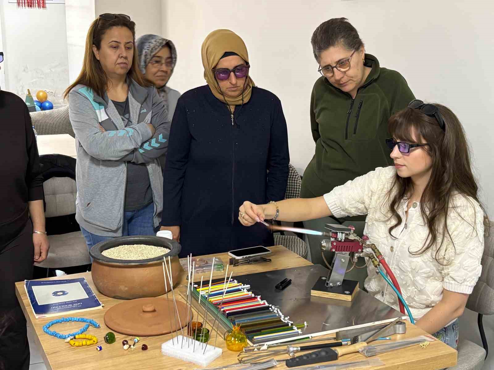 Germencik’te cam sanatları kursu yoğun ilgiyle başladı
