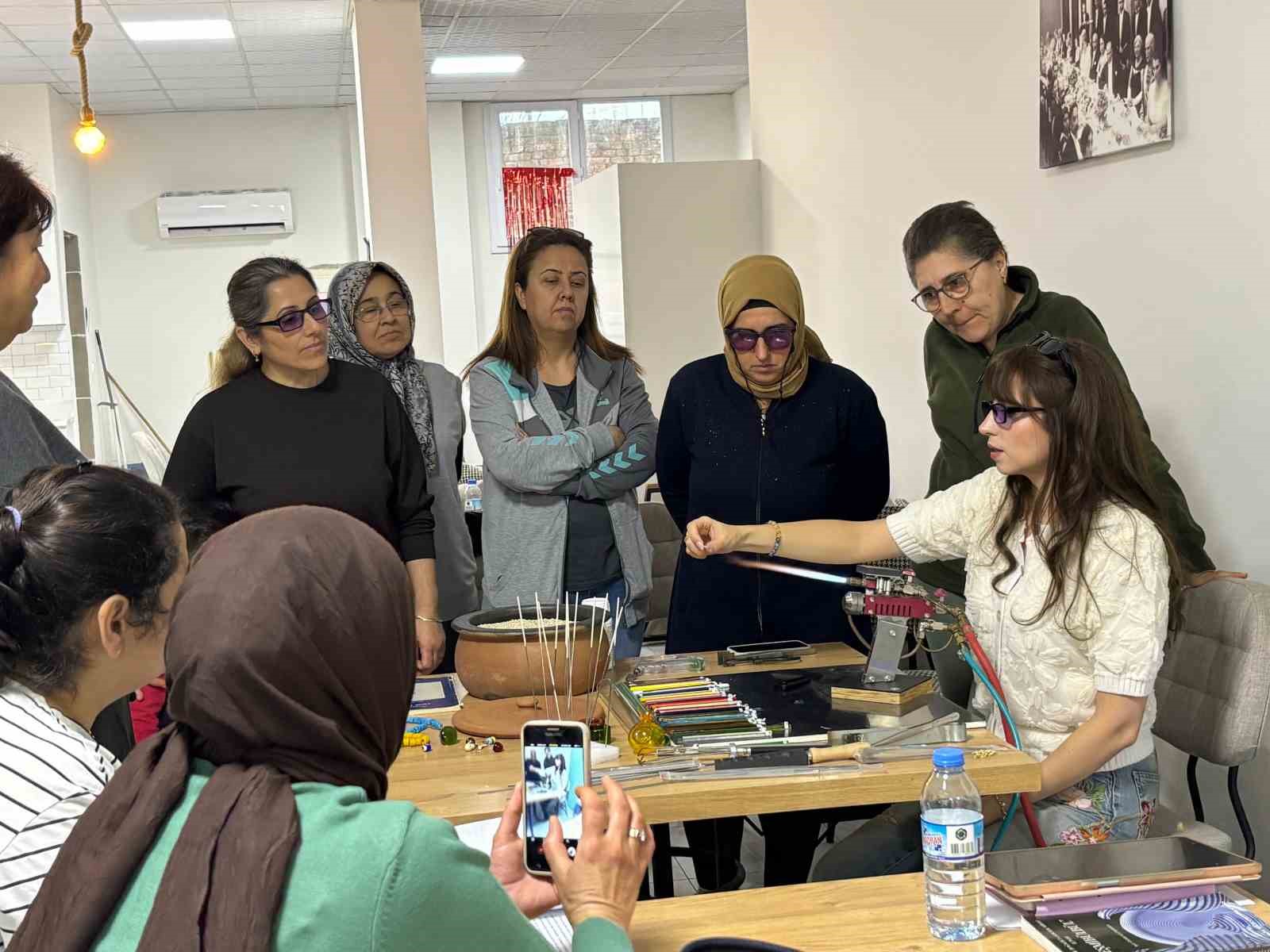 Germencik’te cam sanatları kursu yoğun ilgiyle başladı
