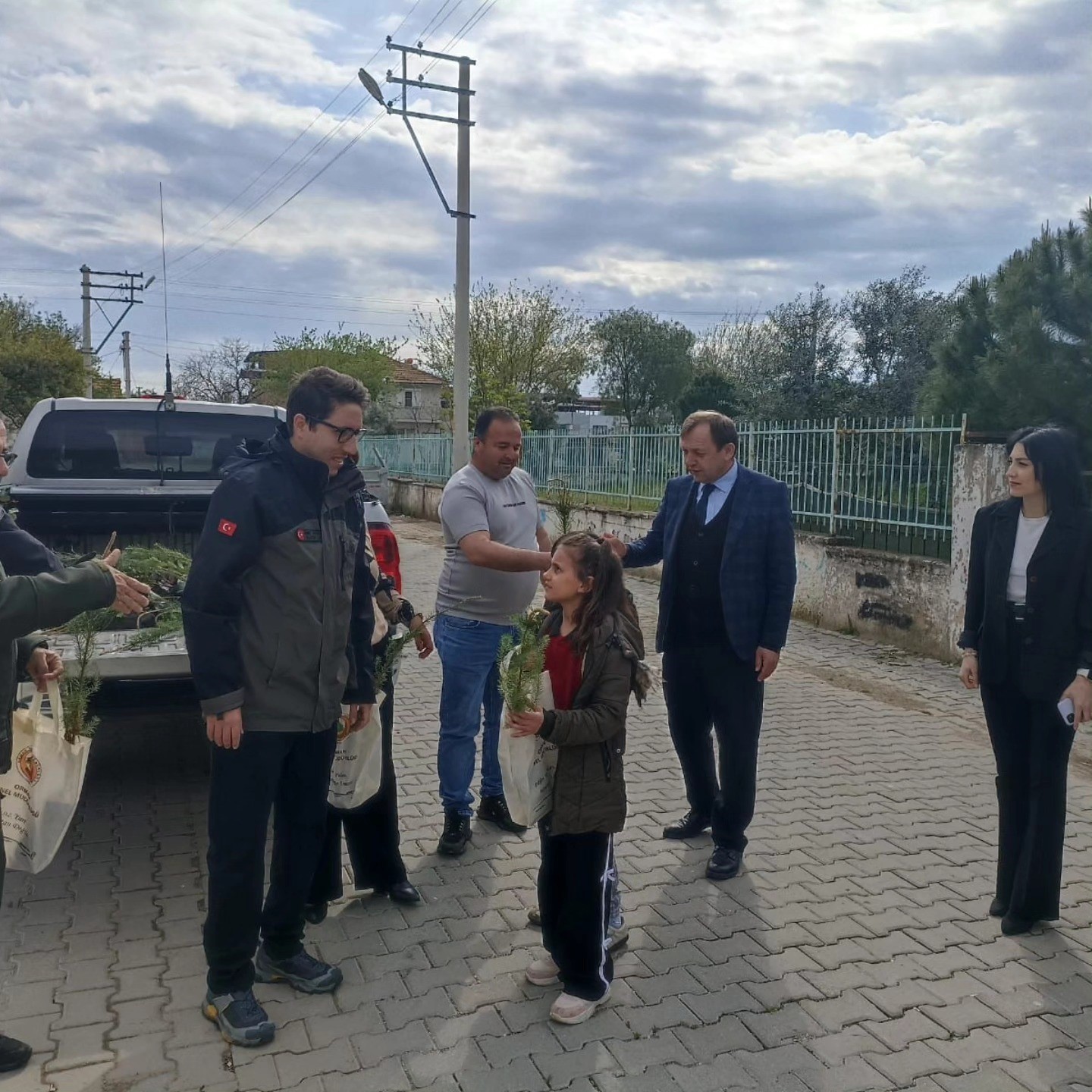 Germencik’te özel öğrenciler Orman Haftası’nda fidan dikti
