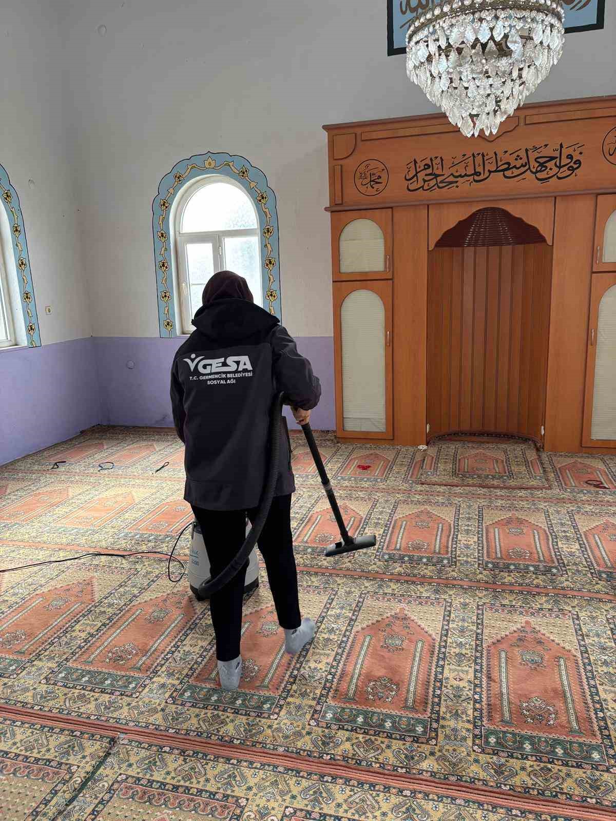 Germencik’te Ramazan ayı öncesi camiler temizlendi
