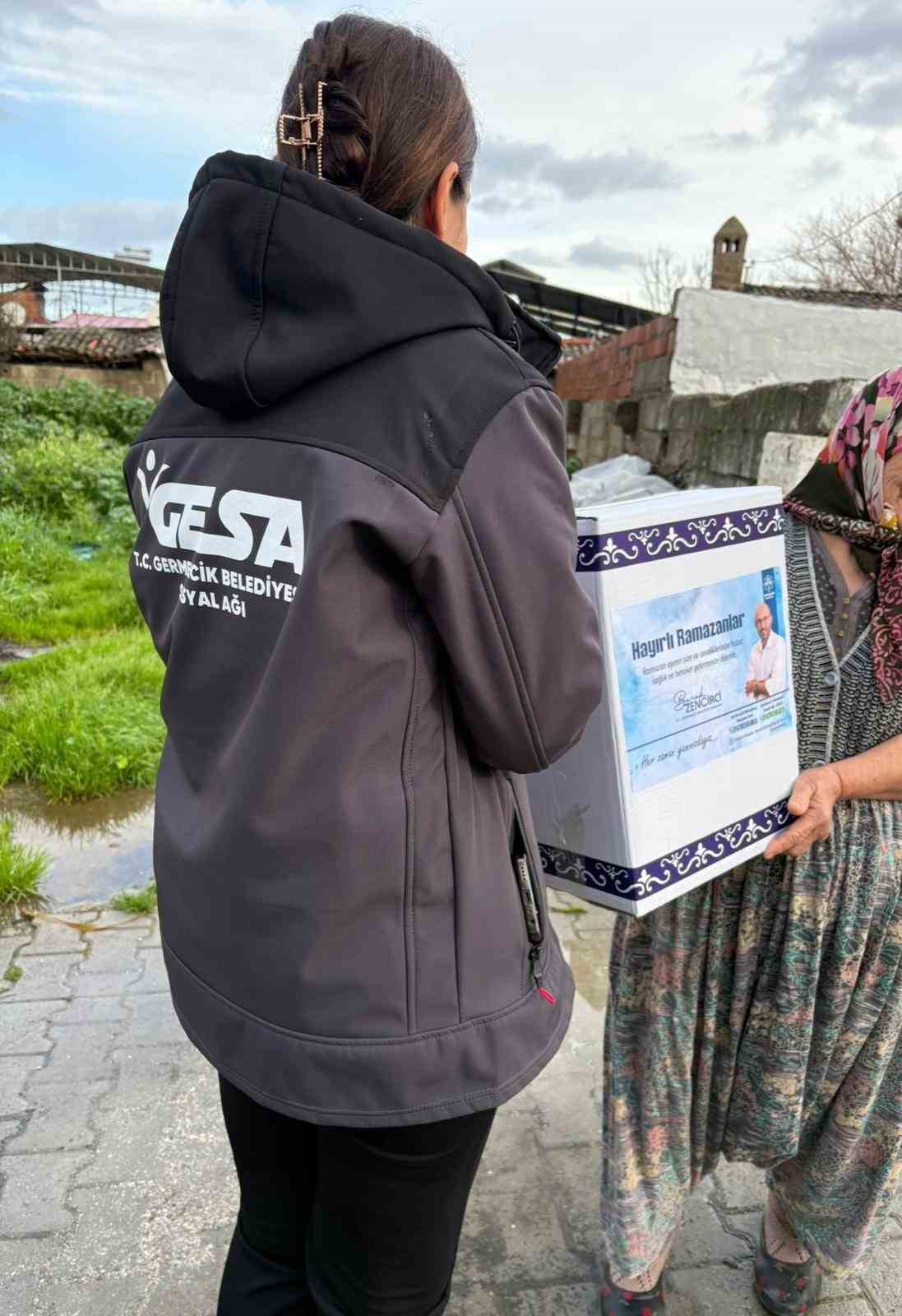 Germencik’te Ramazan kolilerinin dağıtımı sürüyor
