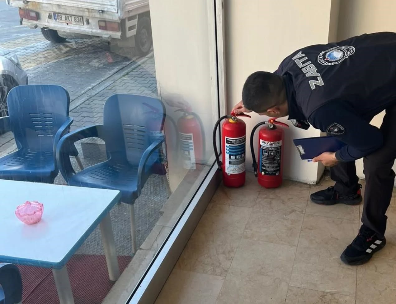 Germencik’te ruhsatlar kontrol edildi
