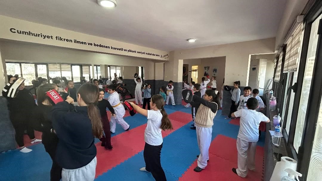 Germencik’te spor kursları çocuklara enerji katıyor
