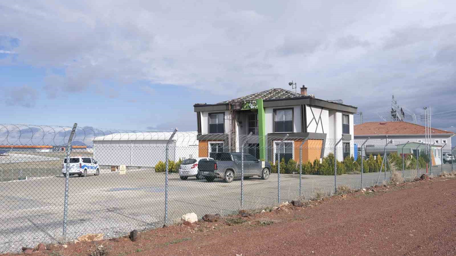 GES santralindeki idari binanın çatısında çıkan yangın söndürüldü
