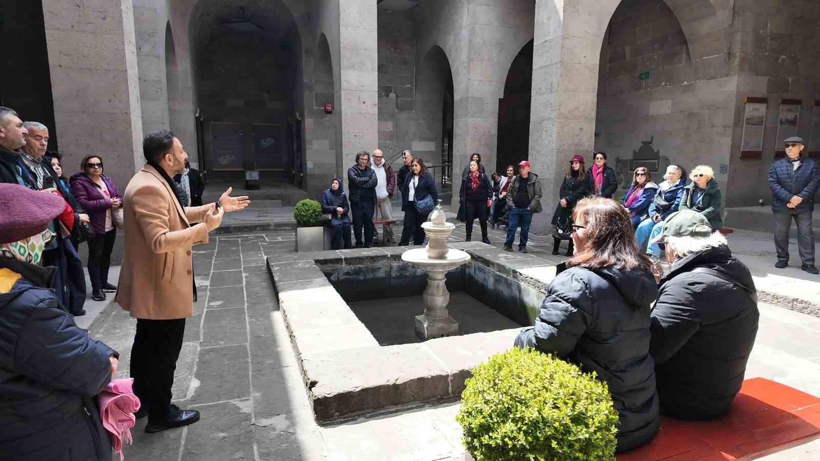 Gevher Nesibe Tıp Tarihi Müzesi’ne hayran kaldılar
