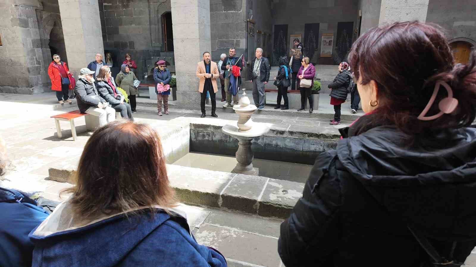 Gevher Nesibe Tıp Tarihi Müzesi’ne hayran kaldılar
