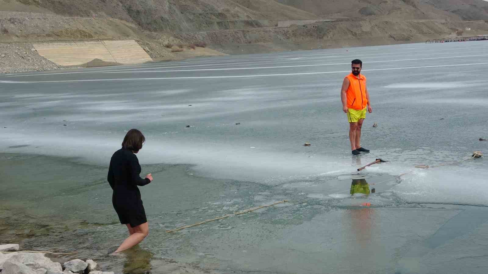 Gezgin öğretmen Zernek Barajı’ndan Van Gölü mesajı

