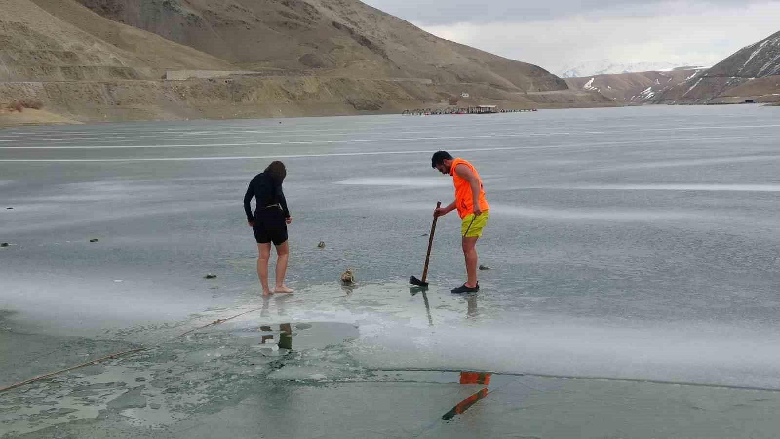 Gezgin öğretmen Zernek Barajı’ndan Van Gölü mesajı
