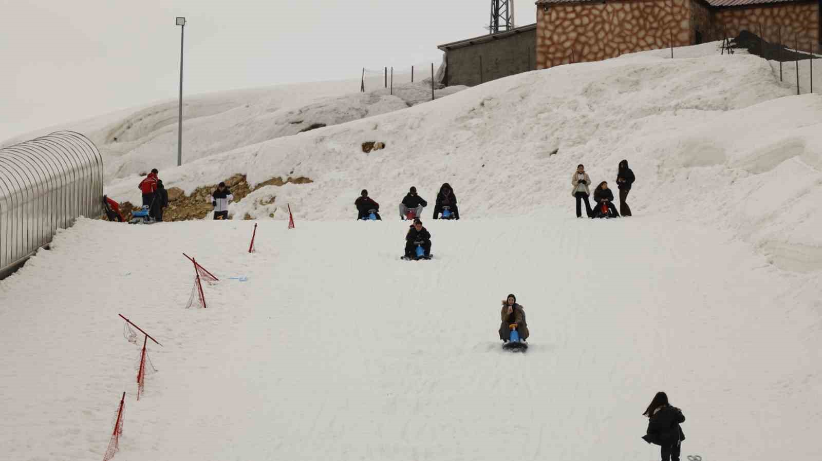 GİBTÜ Uluslararası Öğrencileri Yedikuyular ’da karın keyfini çıkardı
