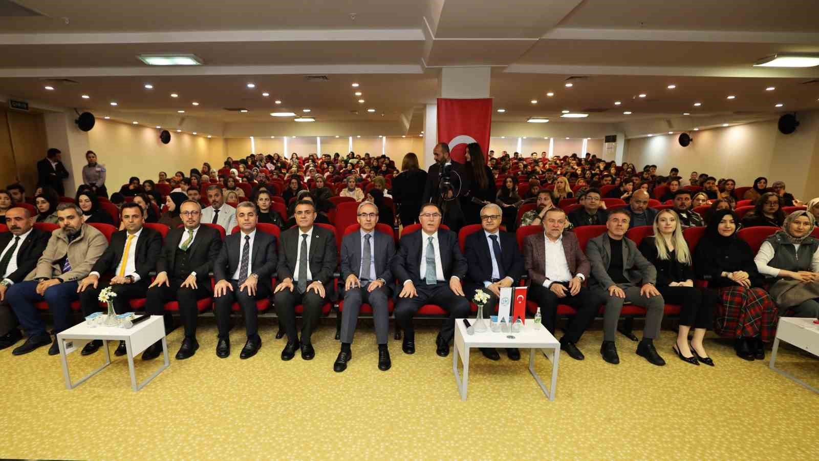 GİBTÜ’de "Türkiye’nin 21. Yüzyıl Hedefleri ve Ortadoğu’da Barış" Konuşuldu
