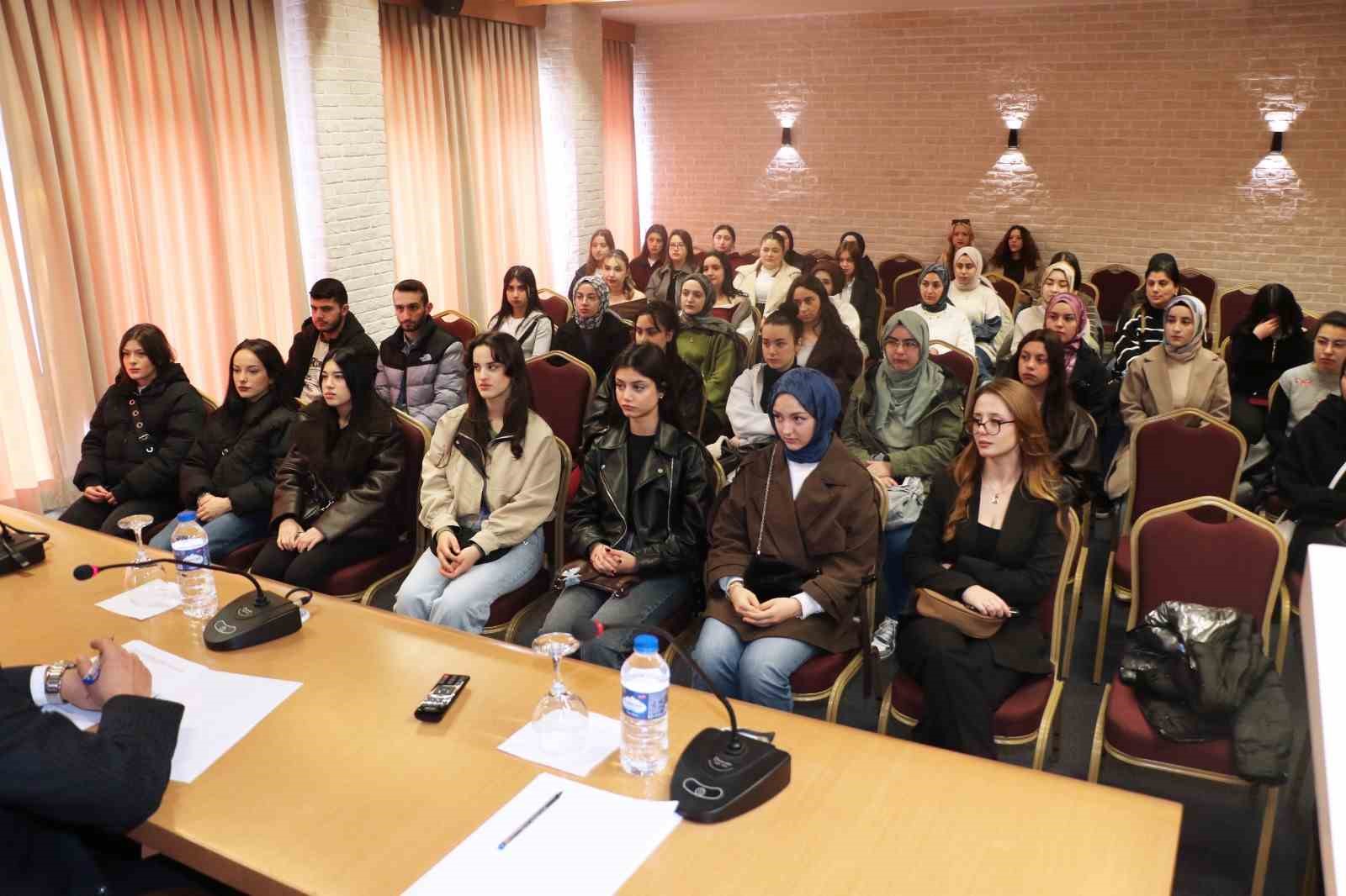 Giresun Üniversitesi’nde öğrenciler meslek temsilcileriyle buluşuyor
