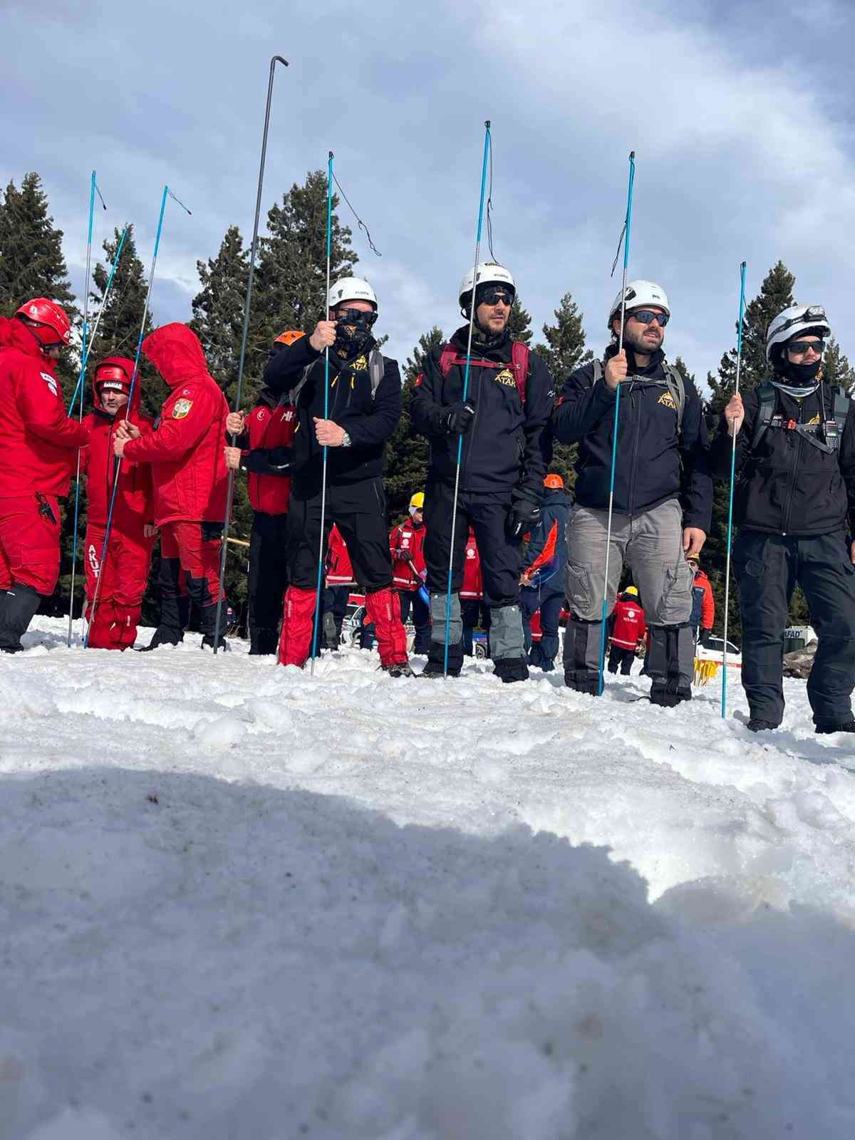 Giresun’da çığ tatbikatı gerçeğini aratmadı
